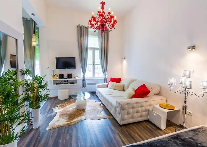 Voeroesmarty Square Luxury Apartment